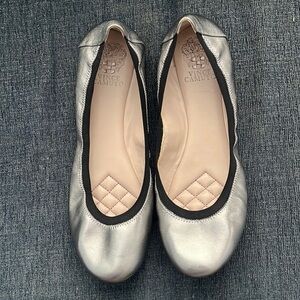 VINCE CAMUTO eliyah silver leather flats